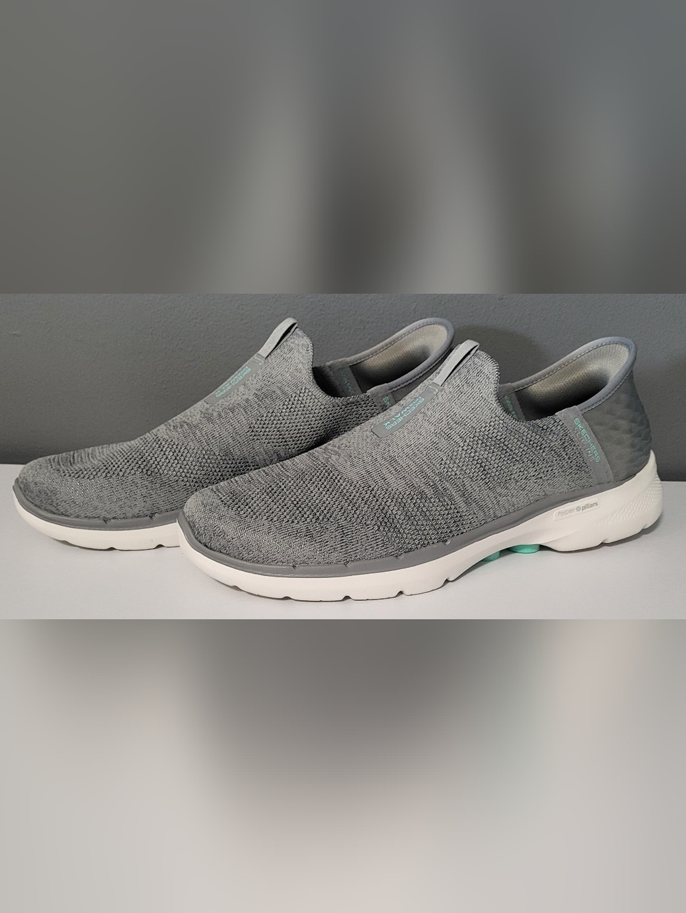 Skechers Women's Hands Free Slip-Ins (size 12)